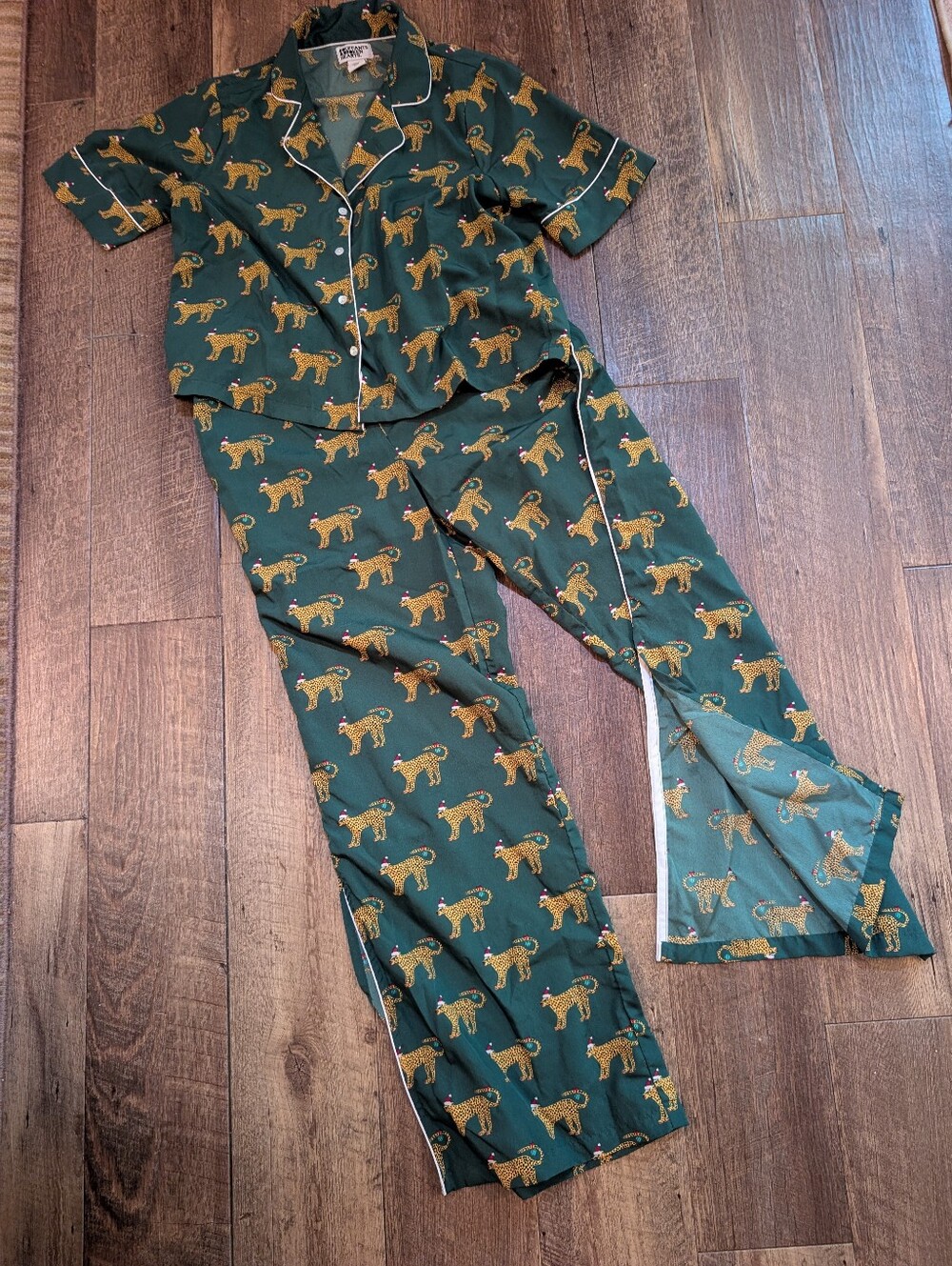 Women's Green Bouffants & Broken Hearts Leopard Print Pajama Set Small